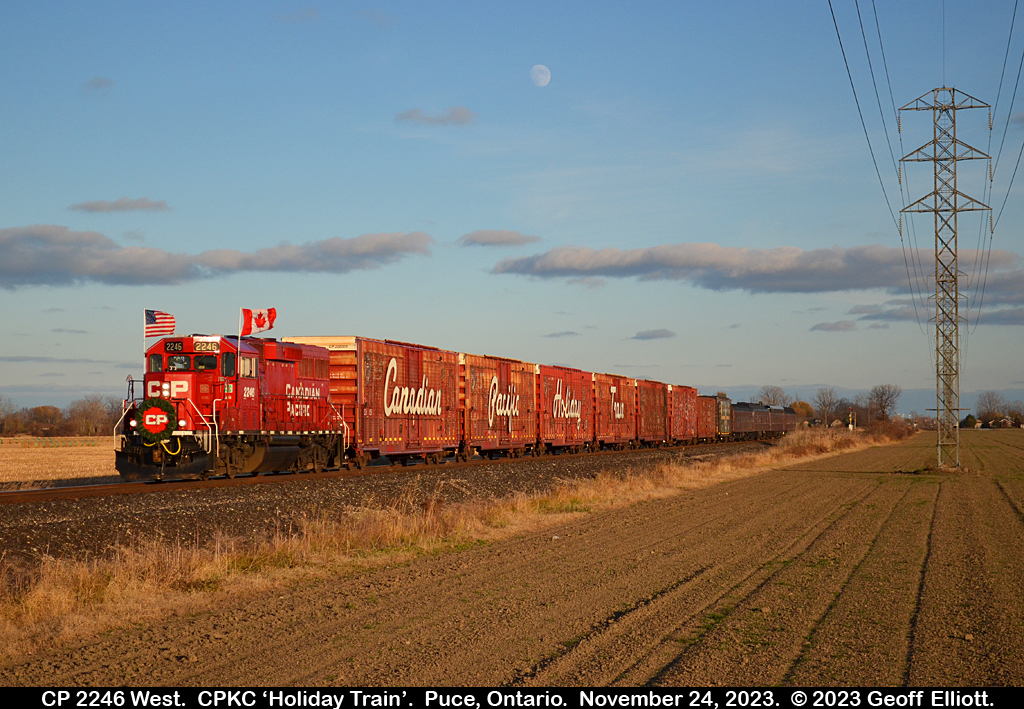 Railpictures.ca Geoff Elliott Photo Is that a ‘lunar’ signal