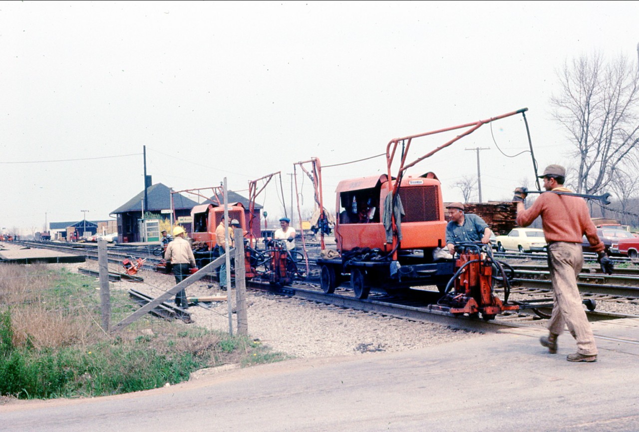 As requested, here is another shot of the continous welded rail gang installing the rail in Bronte. Photo taken by the Bronte road level crossing. From my fathers collection.