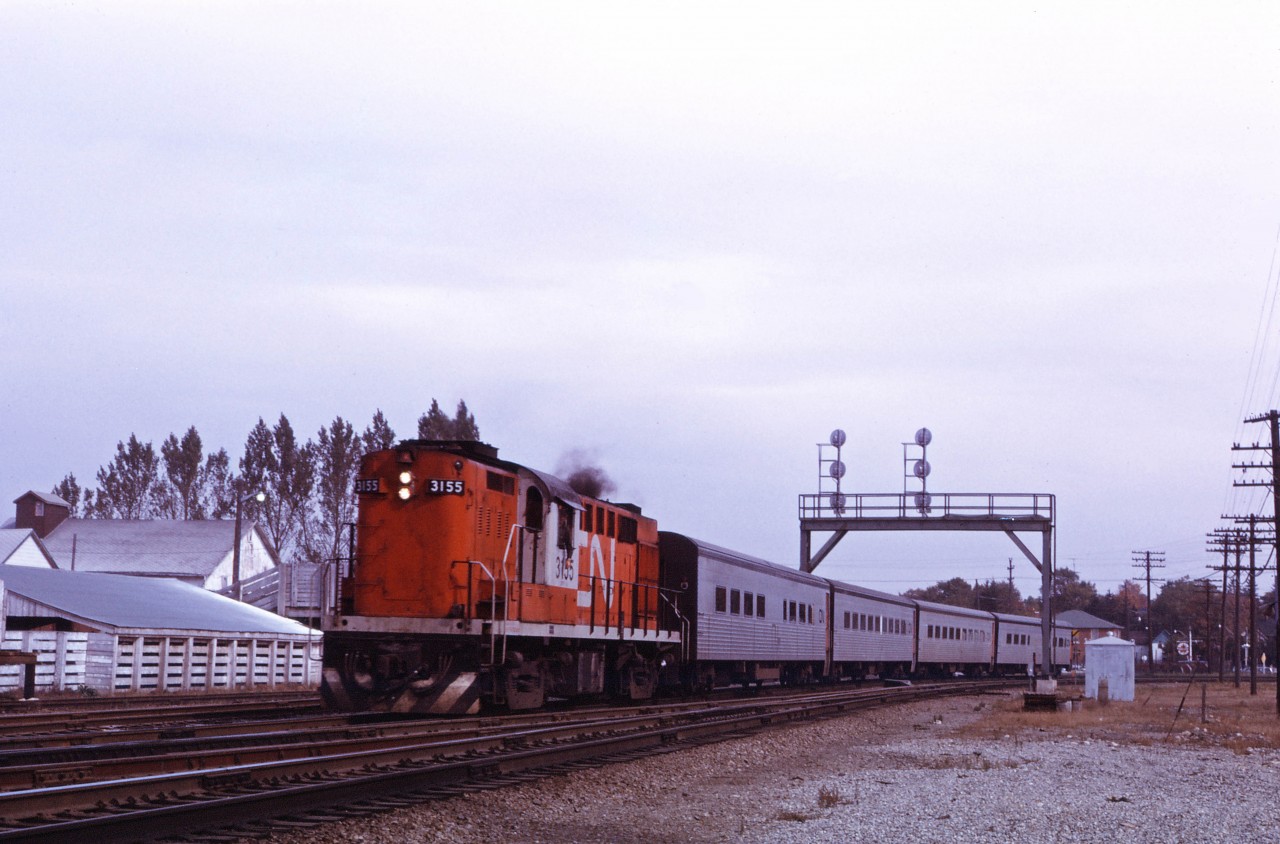 Having been introduced in June 1968, Tempo trains were still new and interesting when this photo was taken in the fall of 1970. Here we have a westbound Tempo--likely bound for Windsor--accelerating out of the curve at Paris Jct with a four car train behind HEP equipped RS18 3155. (Note the stock pens at the left!)