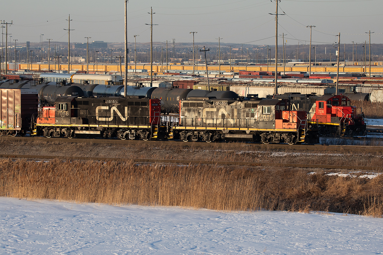 Is this heaven? The sound of 567's on the West Control pass a SOuth Control job working what's left of L yard. Amazing what has gone there. The car shop, cleaning tracks (where box cars were cleaned out), engineers on yard jobs. They call it progress. I call it greed.