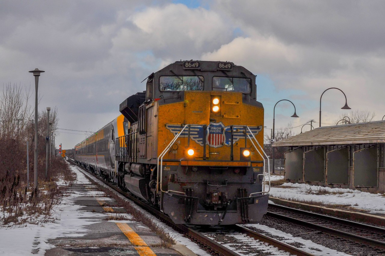 On December 13, 2023, Union Pacific EMD SD70ACe 8649 leads train P276 (delivery of VIA Rail's 11th Siemens trainset) from California.