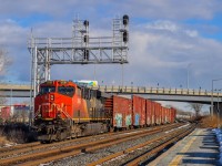 On December 13, 2023, Canadian National GE ES44AC 2886 leads train 369 to Toronto at reduced speed. In fact, the train will stop a few meters later to let VIA 62 pass.