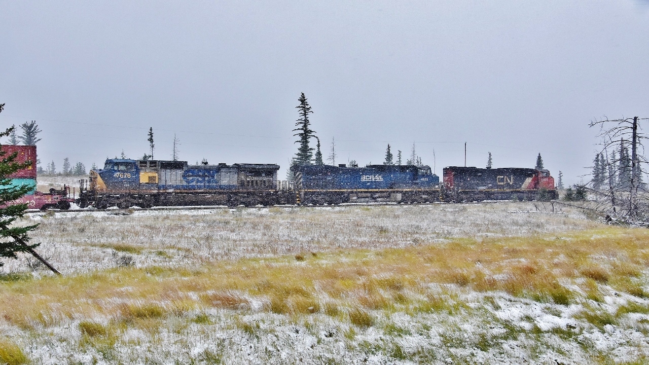 Long way from home....


GMD 1995 built SD70 I,  CN #5607


GE 2000 built Dash 9 – 44CW,  BCR #4653


GE 1991 built Dash 8 – 40CW, CSX #7676


December....Not !!


Westbound intermodal on approach to Jasper yard limits (near English), September 12, 2018 digital by S.Danko.