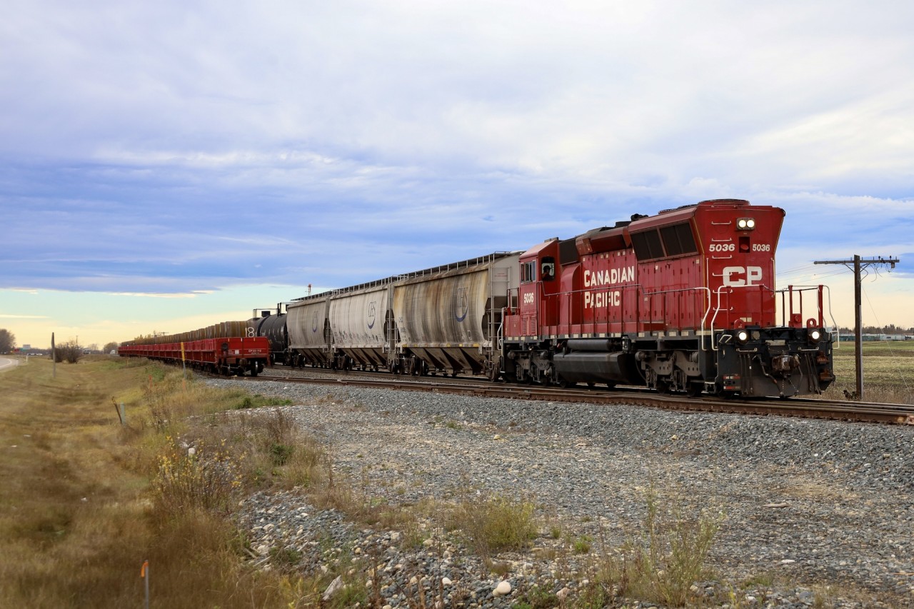 CP 5036 leads B27 north through Blackfalds after meeting the 2816