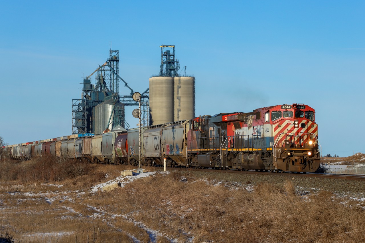 G 80852 10 departs Viking with BCOL 4644 leading.