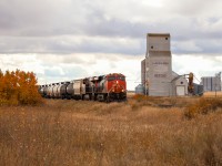 M 31341 28 departs Reford after setting out two units in the loop track at Robinson (elevator visible to the right). 