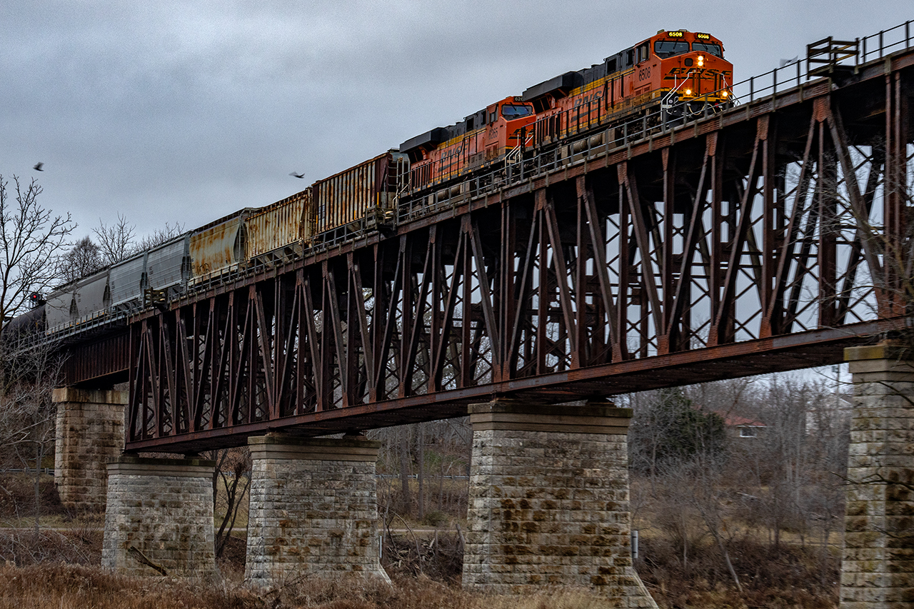 racing the setting sun...OK, the sun was never out...racing a rapidly approaching darkness the 4th 734 in 48 hours crosses the Grand River with the 4th straight BN leader. I would imagine after this,there won't be a rack shortage in Ontario for days.