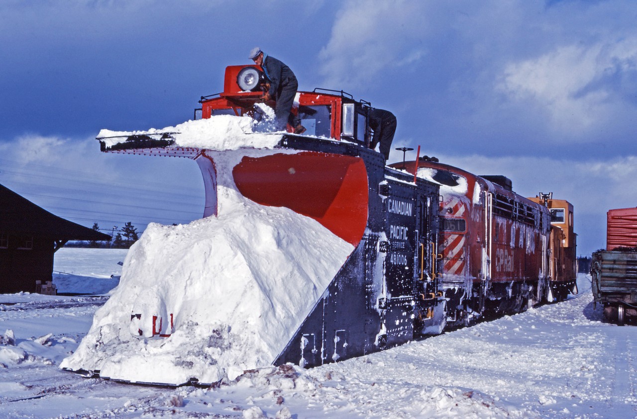 There was a time in southern Ontario when you needed to call out snow plows to keep rail lines open. CP's Goderich sub was notoriously bad for "lake effect" snow and, starting in the mid-1970s, CP began to use FP7s on the line during the worst of the winter. FP7 4061, normally assigned to Western Lines provides the muscle behind plow 401006 in February 1976. CN picked up the practice a couple of years later, assigning F-units to plow duty out of Stratford.