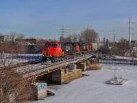 On January 19, 2024, CN 527 crossed the Lachine Canal with a GE without a logo on its nose.