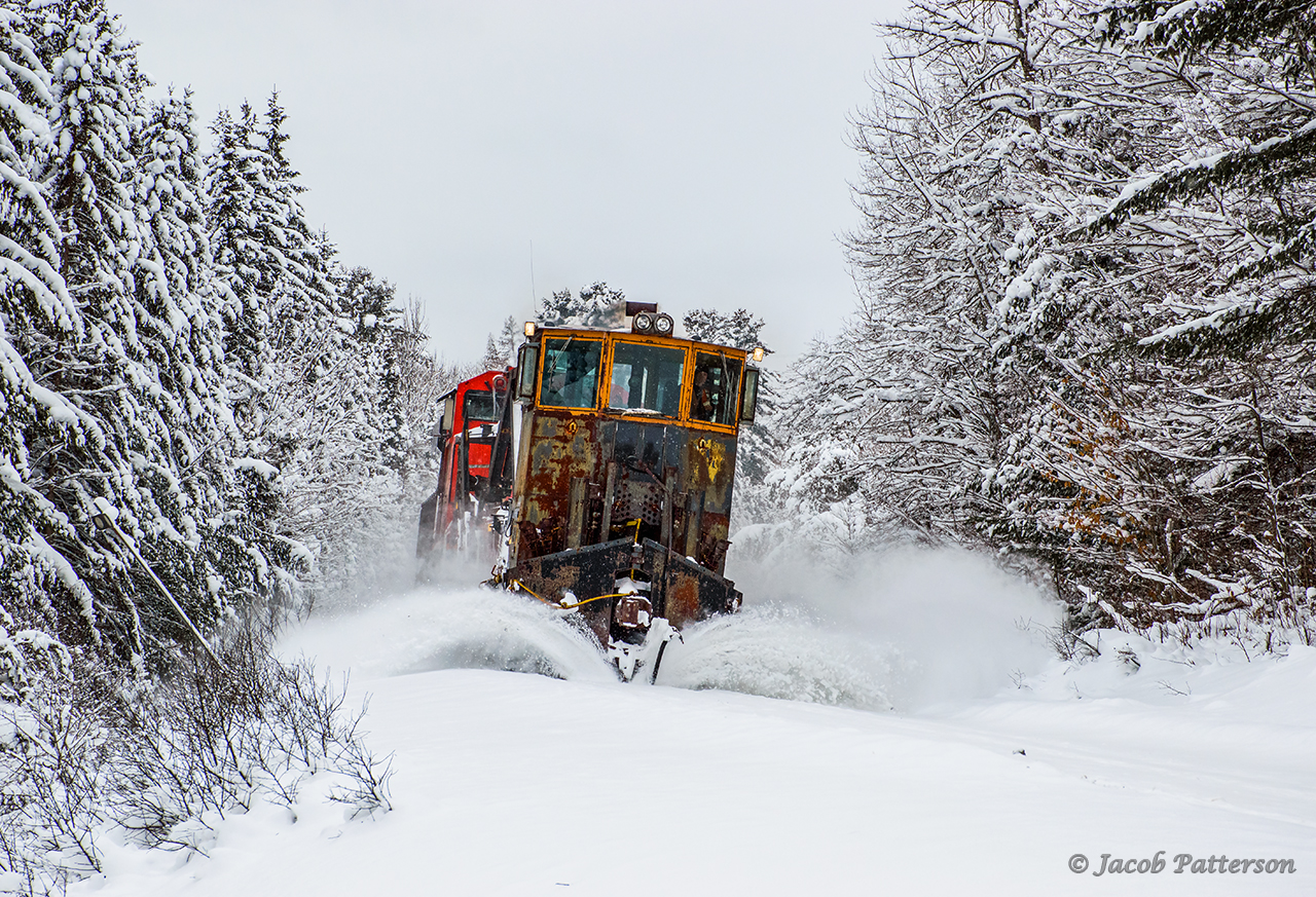 CN W908 works northbound on along the Newmarket Sub with spreader 50948 between Washago and Huntsville.  Upon arriving at Huntsville, the spreader would be left in the yard, while 8822 was added to the cut of cars waiting for A450 to lift a short while later.