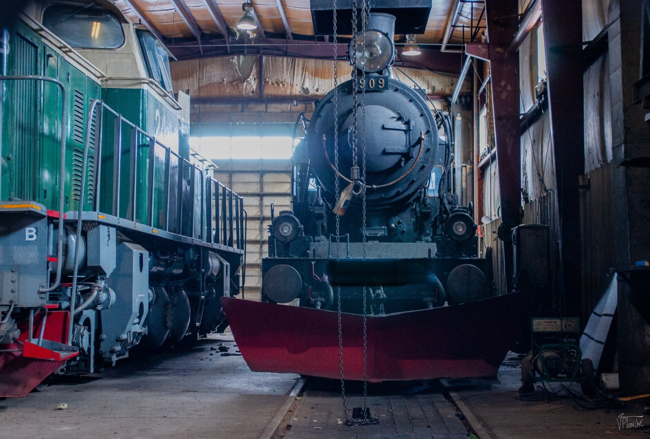 On January 26, 2024, HCW 909 (Steam 2-8-0 built in 1907 in Sweden) has been stuck in its hangar since 2011, the date on which the Hull, Chelsea & Wakefield tourist train ended its operations.