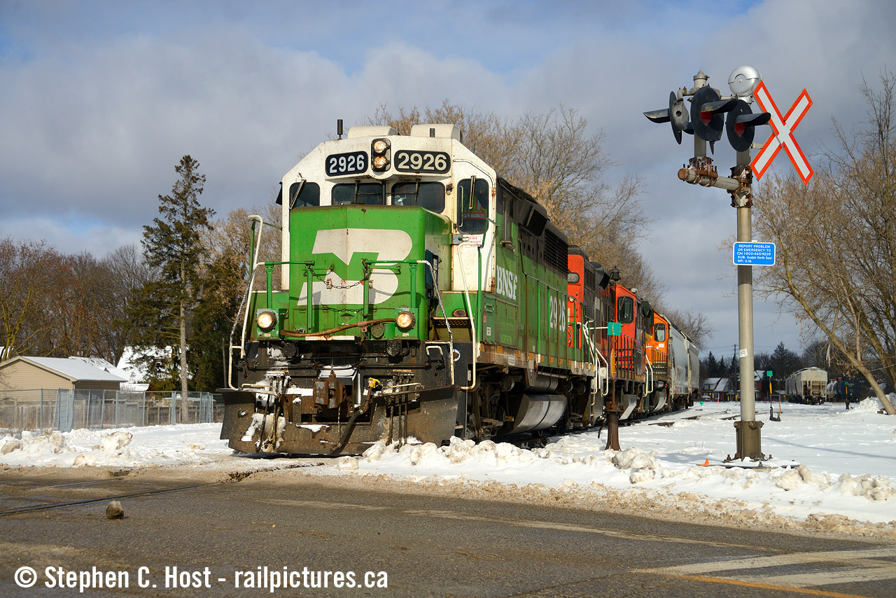 The BNSF's have set folks on fire throughout Ontario and Quebec. I'd like to say the same for other parts of Canada but I haven't seen any shots. Either way, fire or not, it's cold, there's snow, and if you're lucky there's sun. Great to see James Gardiner on this day, a very brief encounter for both the sun and the train for us.