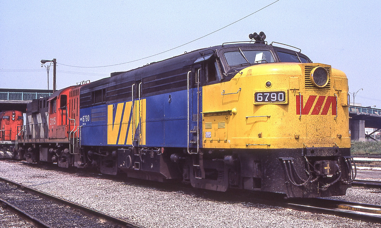 VIA 6790 and CN 3115 are in CN's Spadina engine facility in Toronto on July 4, 1981.
Bob