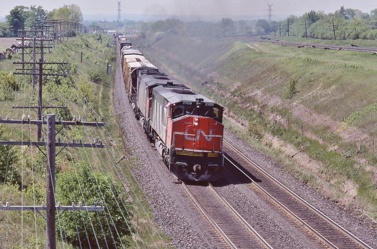 All four stroke power, 


BBD 1982 built HR616 'Draper Taper'  CN 2109 & CN 2117


assisted by


MLW 1971 built M-636 CN 2324


ascend the Northumberland Hills


at the Stephenson Road wooden bridge May 25, 1985 Kodachrome by S.Danko


More: 


   The Bridge  


sdfourty