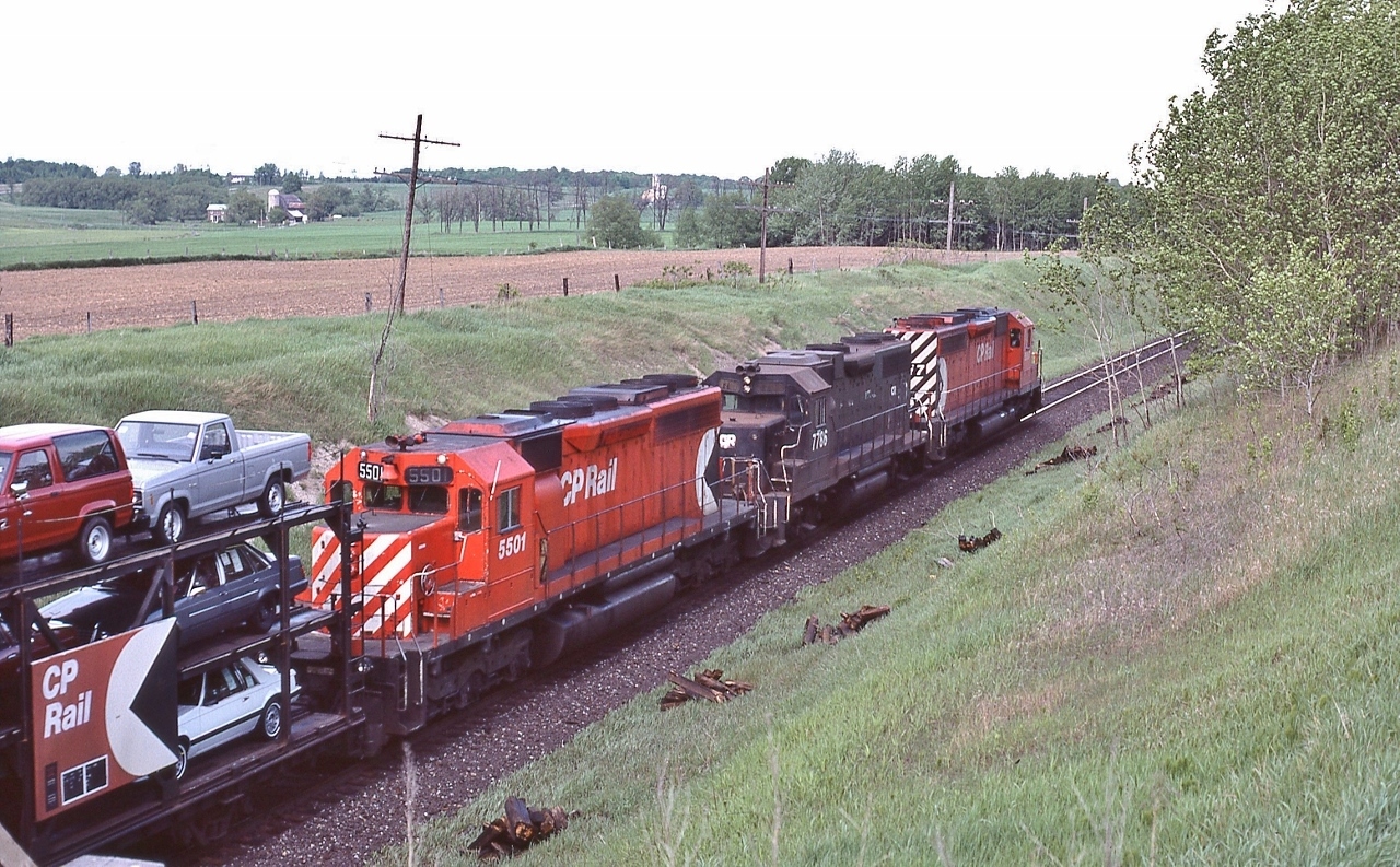Open tri levels loaded with 1985 Ford Ranger pickups and  Broncos & '85 LTD's middle & on the lower level '85 Mustangs.


CP Rail SD-40's #5517 / Conrail GP38 #7786  /  CP Rail  #5501,


at the CP Rail bee bridge, Nichols Road, May 25, 1985 Kodachrome by S.Danko