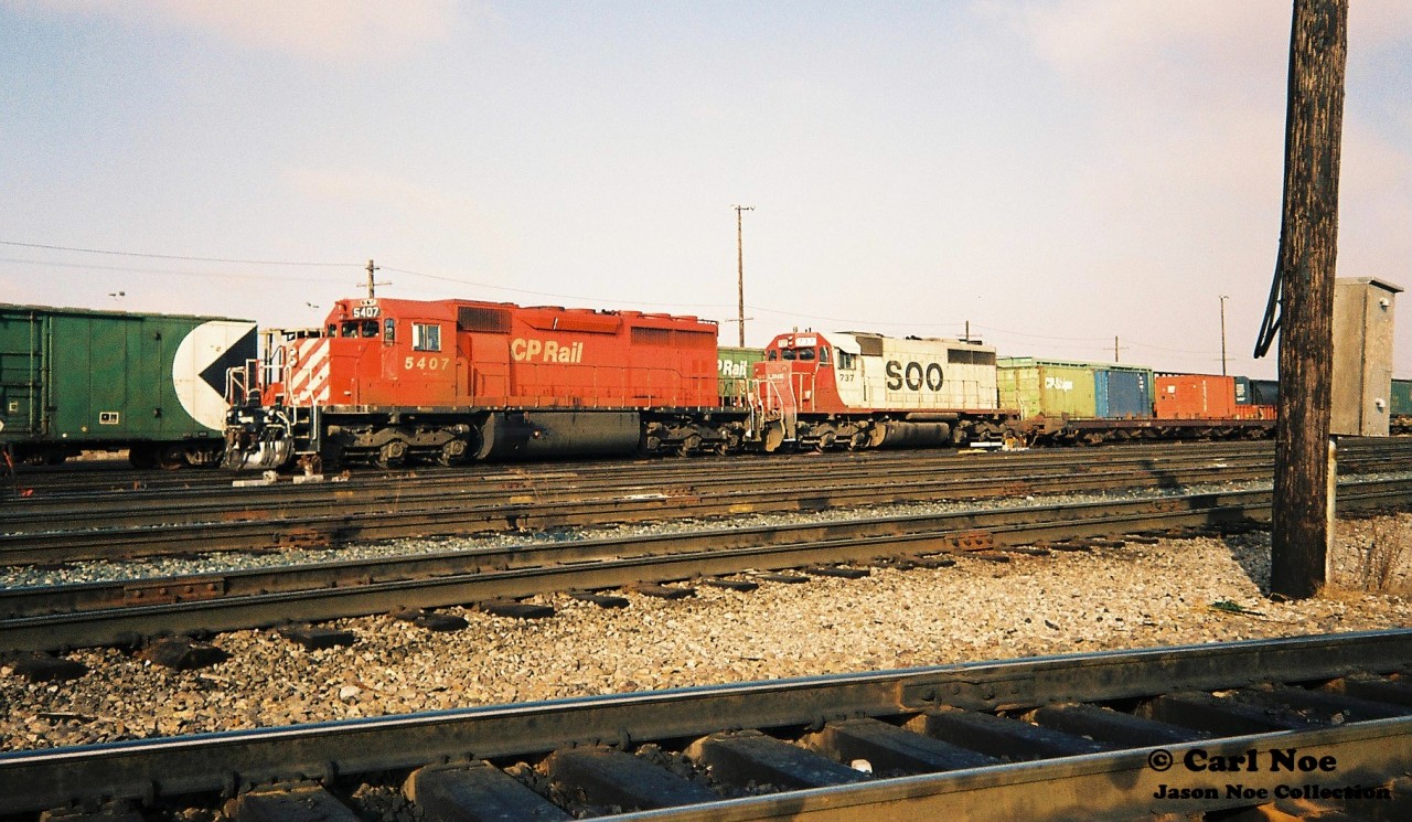During a December morning, CP SD40 5407 and SOO Line SD40-2 737 are viewed waiting to depart CP’s Toronto yard with a westbound container train. CP SD40 5407 is former Quebec North Shore and Labrador Railway SD40 211.