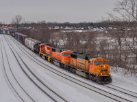 On February 3, 2024, QGRY SD70MAC 4016 led a large 502 towards Sainte-Thérèse. Behind is the 4021, recently acquired, as well as the 4018, repainted a few months ago in the colors of the G&W.