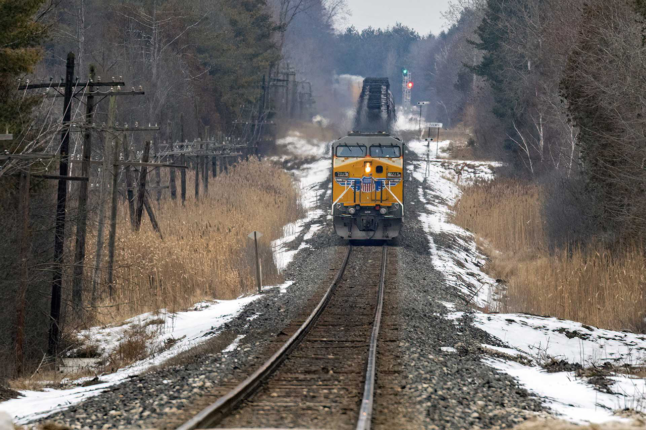 Just a hint of the flowing track profile on the Galt Sub as 528 steams into Puslinch Siding.