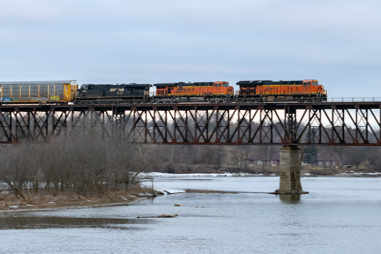 Foreign power leading is still a novelty on the Galt Sub, but this one is a little different. Dispatched from Toronto yesterday on 135, 3 foreign units have run to Windsor and back without a CP unit being added.Is this just a fluke because CP has no power of its own lying around, or is CP going to start looking like three US?