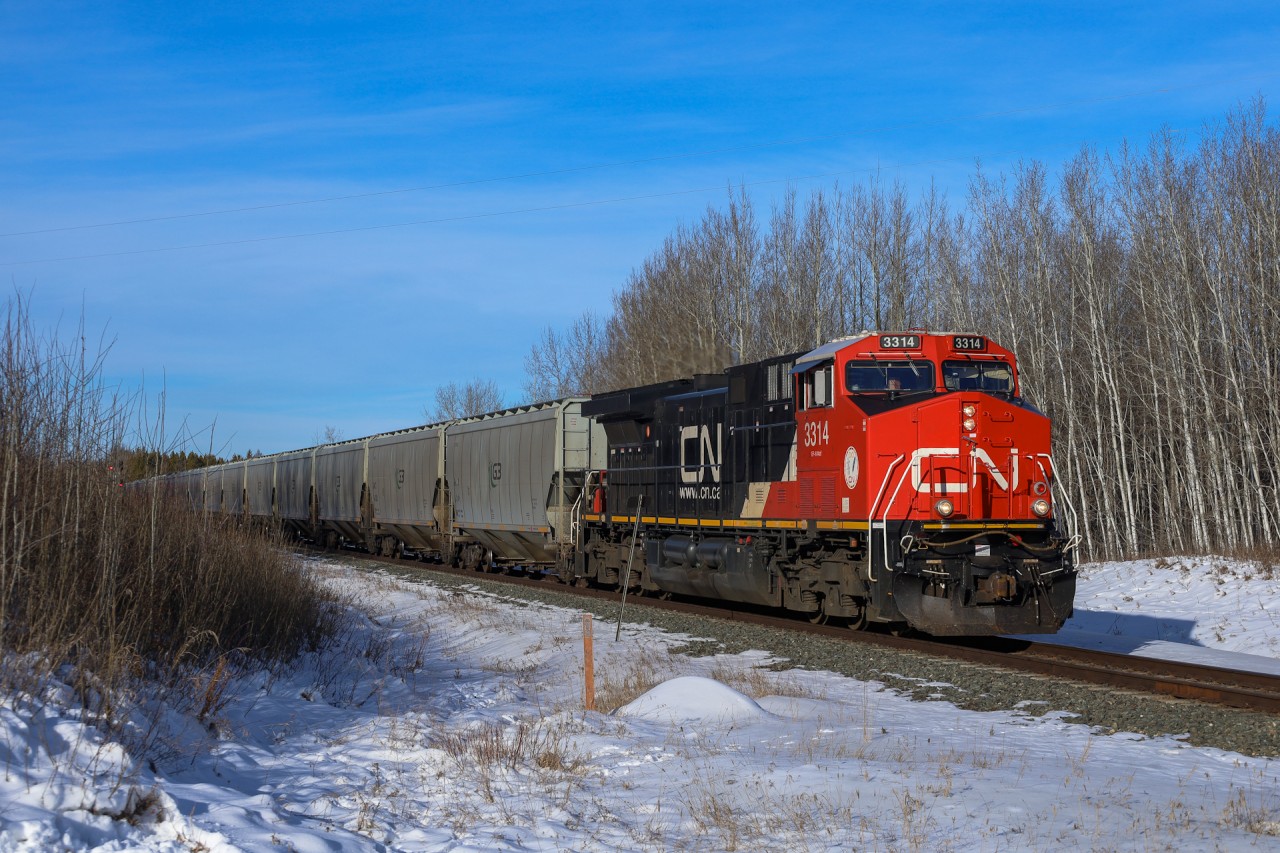 G 83452 24 hustles downgrade towards Gainford for a meet with an empty 148 car G3 grain set