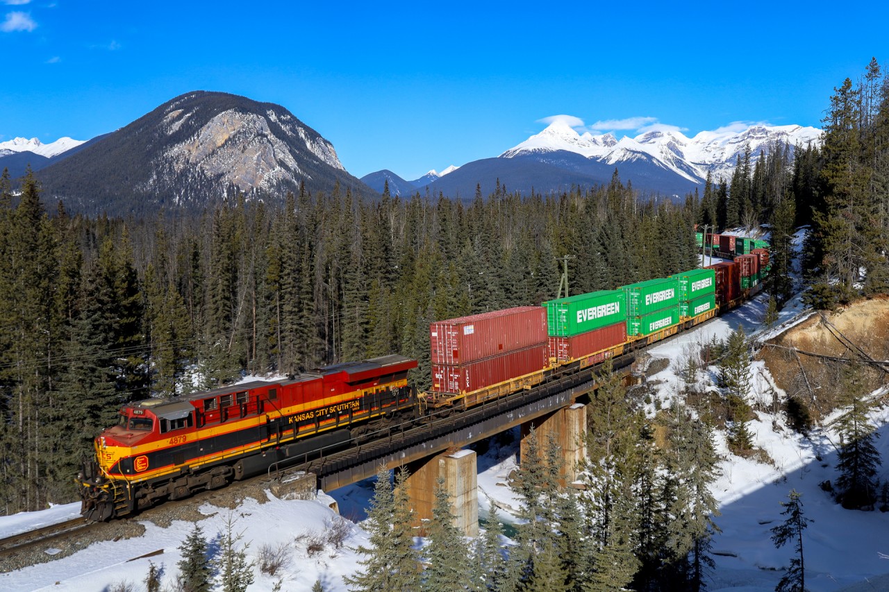 KCSM 4879 shives CPKC 112 over the Ottertail River, on a beautiful winter morning.