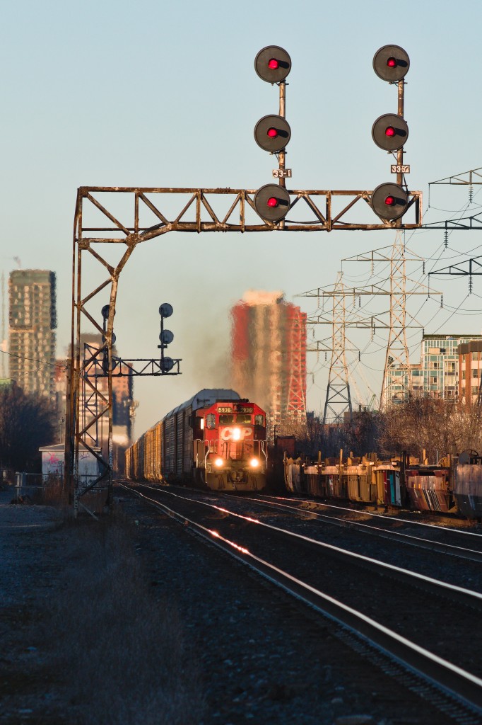 The winner of the train race from my previous post is... CP 5936 East! The dual flags-painted SD40 was in the area on work train service, however, CPKC was unable to get a work train crew immediately, so they were assigned to give a helping hand in revenue service. Trailing second is CP 9668, which had been a bit of a veteran to the unit autorack locals in the last couple of weeks or so, and 5908 (5936's partner) was spewing quite a bit in the past couple of days so the duo was created. The slight curve west of Howland obscures BNSF 9783 East which was running only 2 minutes behind 5936 East. The train race was at its tightest around Osler, where each train called those signals about 30 seconds apart. I was able to grab a blurry photo (not even close to worthy of being posted on this site) of both engines from afar prior to the curve after noticing both sets of headlights in the distance.