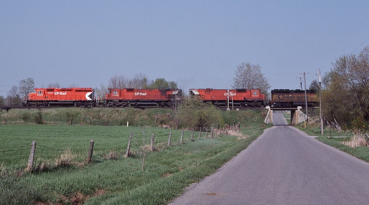 CP Rail 5504 / 4569 / 4727 and a ubiquitous Chessie unit (those were everywhere)


 At the west end Lovekin, mile 155.6 Belleville Subdivision, the view from Concession #1


 Second 927, May 11, 1985 Kodachrome by S Danko