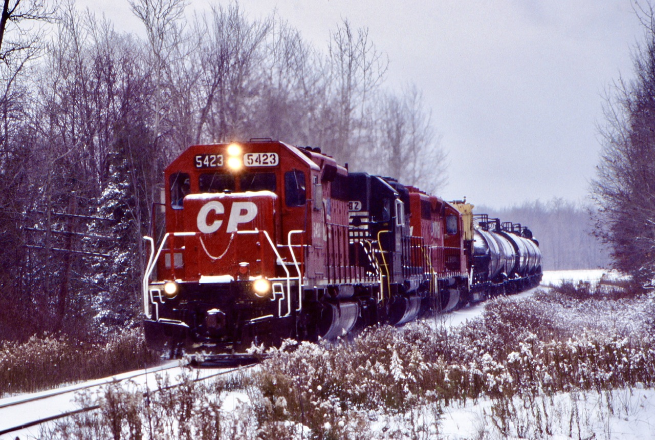 A long time favourite spot for me on the north end of the Hamilton subdivision was this crossing north of Carlisle. Some 26 years ago I took my first shot here, back then if you heard a 5400 leading a train, you didn’t miss it. Definitely some of the more colourful units as far as history goes. Here CP 5423, an ex UP/MP SD40-2 leads a borrowed NS SD40 and another CP SD40 as they head southbound through the snow.