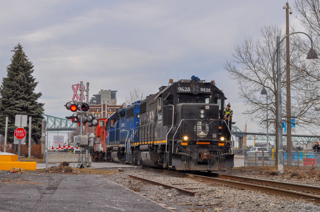 On March 5, 2024, the CN 500 leaves the port of Montreal with a 1,500-foot train: gondolas, grain and empty container ships.