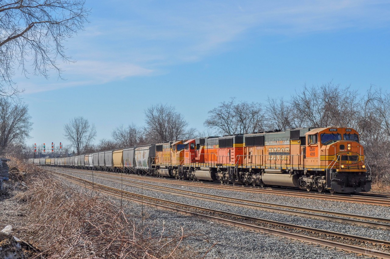 On March 7, 2024, QG 324 (grain train for the Port of Quebec City) passed Outremont with a 16,000 ton train.
