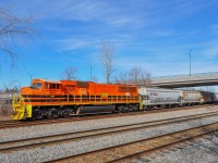 On March 7, 2024, the DPU of QG 324 passed Outremont. The SD70MAC was repainted in G&W colors last November.