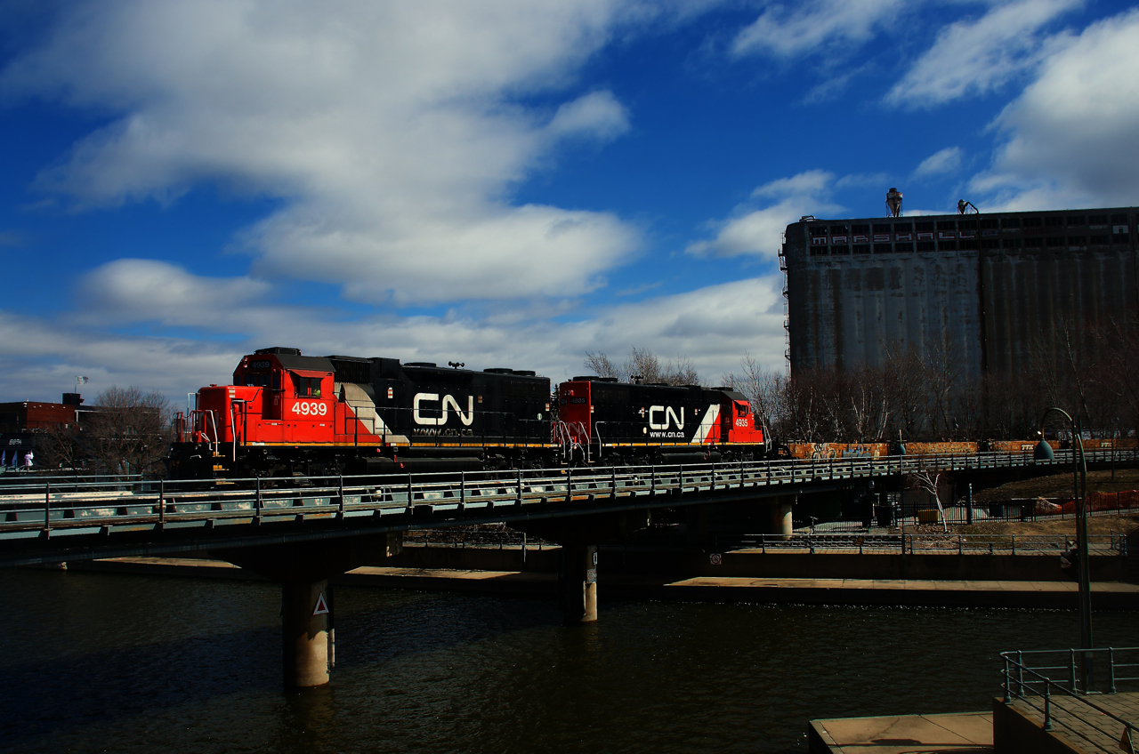 A pair of ex-UP units leads CN 500 into the Port of Montreal.