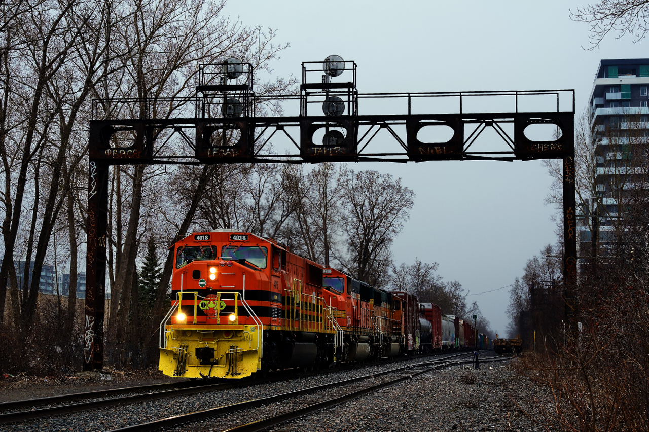 After awaiting its signal here for about 45 minutes, QG 501 is on its way to enter CPKC's St-Luc Yard with three ex-BNSF SD70MACs for power. In a very short distance it will meet grain train CPKC 322, on its way to the Port of Montreal.