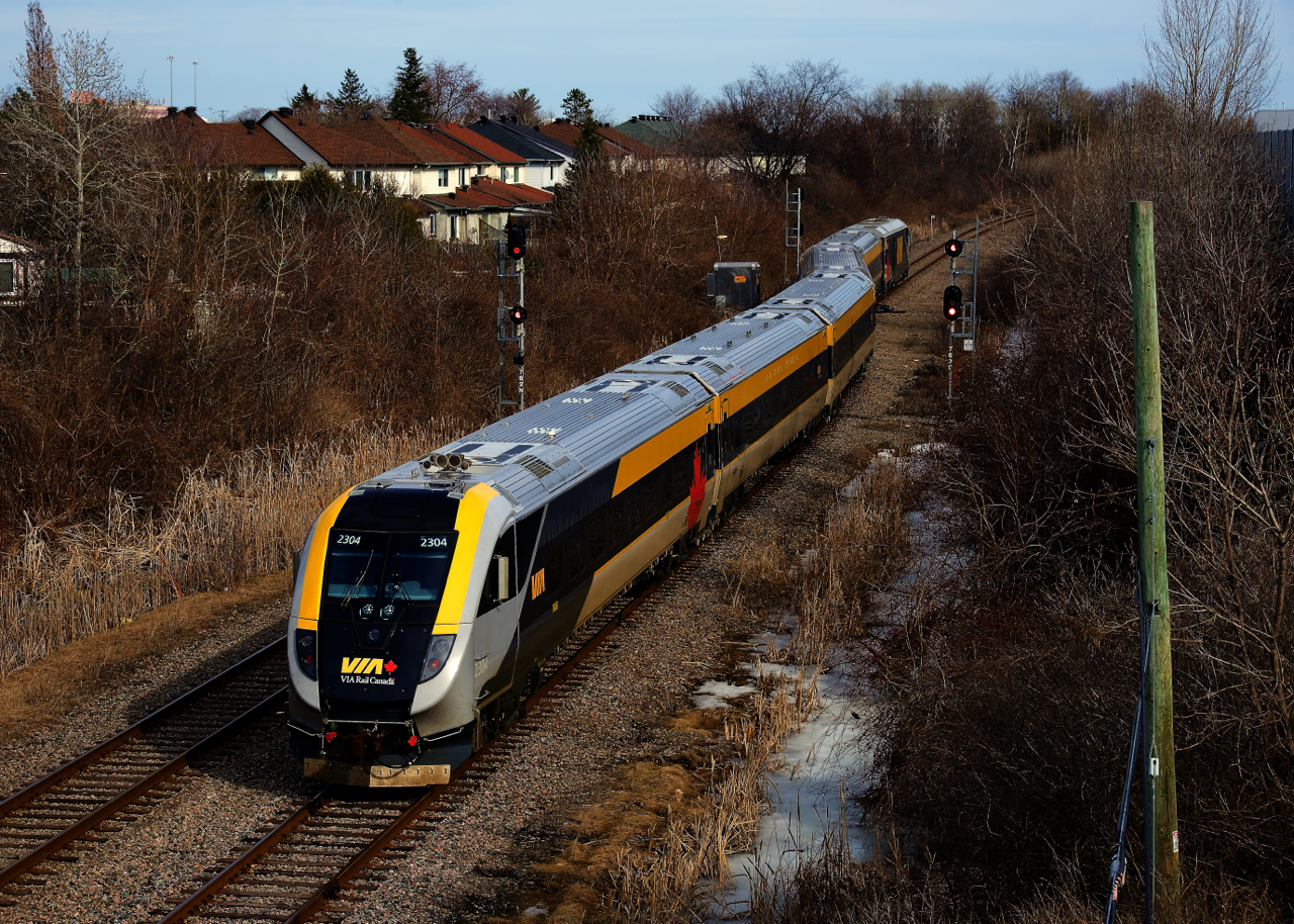 VIA 35's run from Quebec City is nearly done as it approaches Ottawa Station.