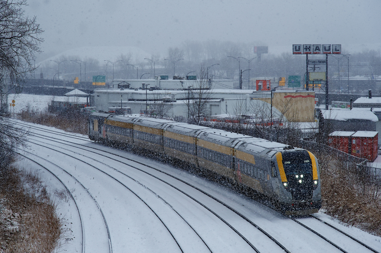 VIA 633 for Ottawa passes through Montreal West during a brief but intense period of snow.