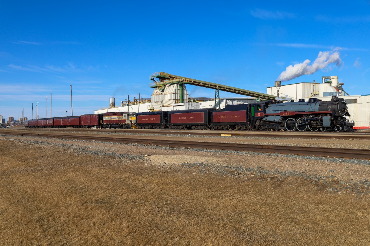 CP 2816 shoves into the South Edmonton Yard after another successful break in run from Calgary.