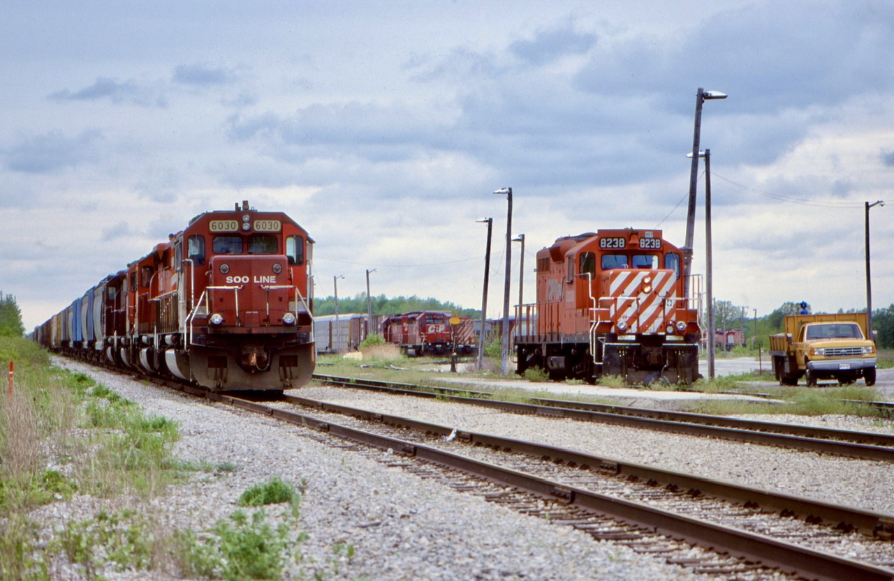 The former CASO Welland yard was a much more exciting place back then. There was a decent mix of power this day with SD60, SD40’s and GP9’s. Here a road train waits on a fresh crew while the yard job awaits the same. If you look closely behind the GP9 you can see the start of a long line of non dash2 SD40’s awaiting disposition. There are also another pair of SD40’s idling away awaiting their run back to Hamilton.