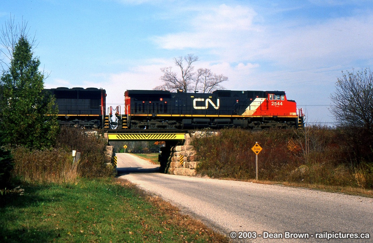 CN 390 crossed over the Subway Line Rd at Blain back in 2003.