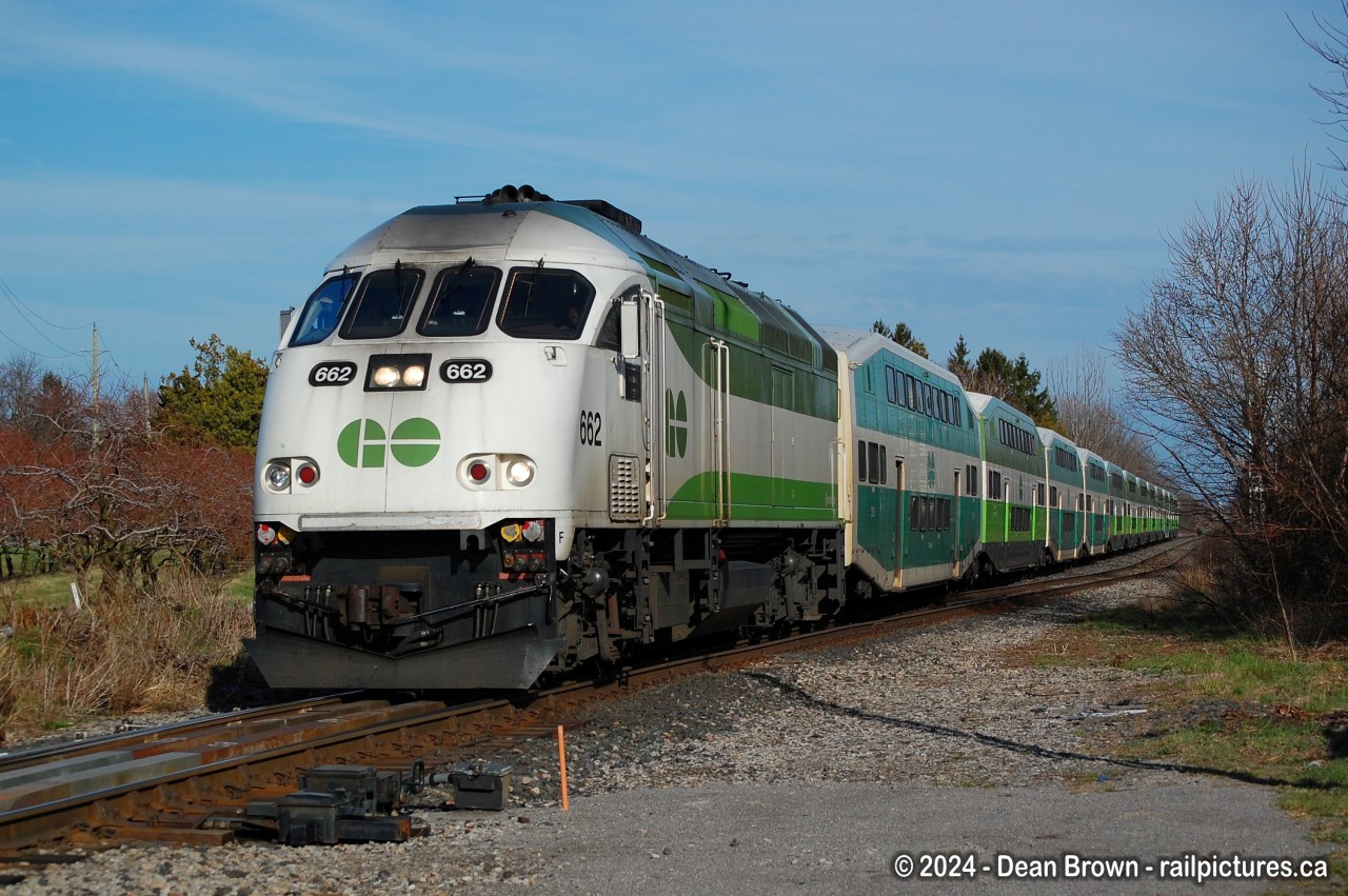 Today GO ran extra trains between Toronto and Niagara Falls for the Solar eclipse on April 8/24. A westbound GO Train with GO 662 approached Jordan in the evening. There were also two more GO trains scheduled from Niagara Falls later in the evening.