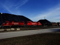 CPKC G95 has made a rare daylight run to the Seaway Spur and is about to switch Trac-World.