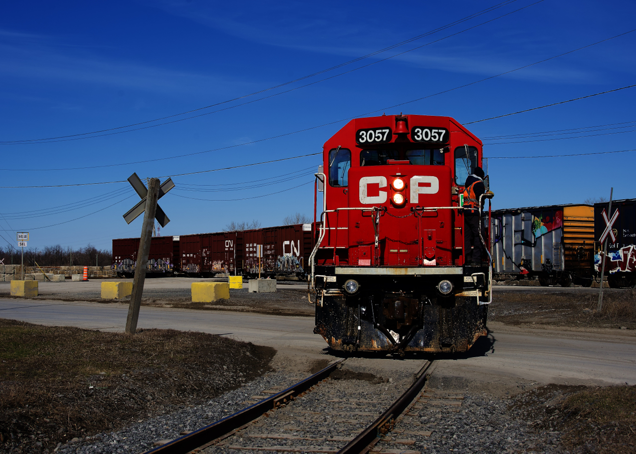 CPKC G95 has made a rare daylight run to the Seaway Spur as its power heads back to the rest of its train after dropping off tank cars at a client.