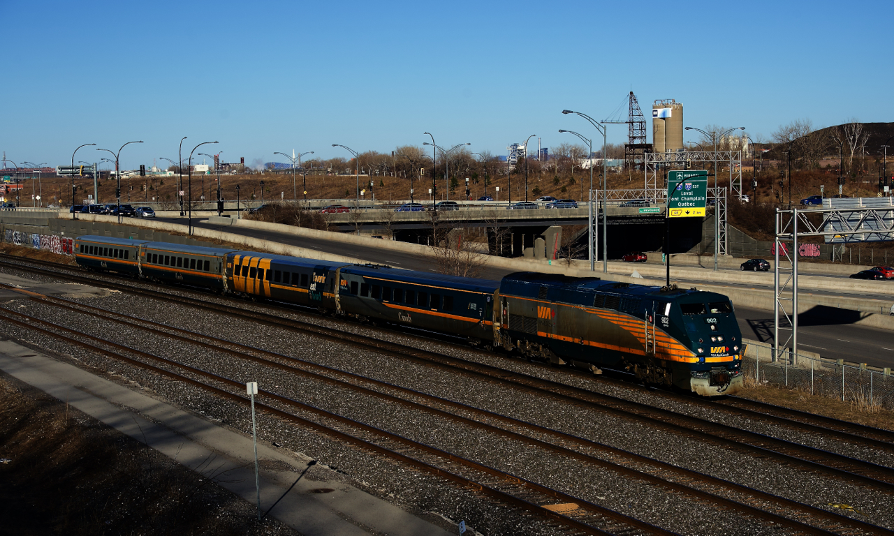 VIA 902 leads VIA 69 as it approaches Turcot Ouest.