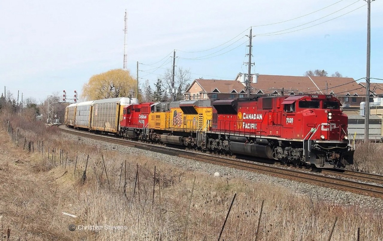 Late CP 237 approaches Streetsville with 7028 in lead and UP 3030 trailing