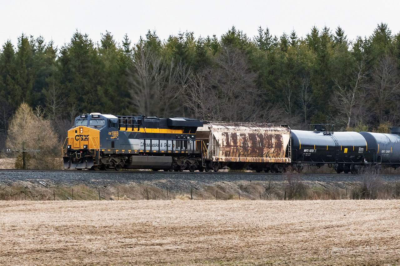 I believe this is the first CSX heritage unit to come into Canada. This train certainly had a large following. Sadly, this unit was vandalised the next morning in Oshawa. I really don't get the motivation spray-paint everything.