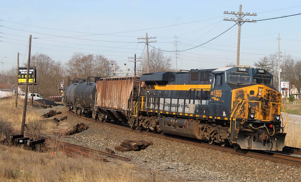Cp 529 comes through Streetsville with CSX 1869 on the tailend.