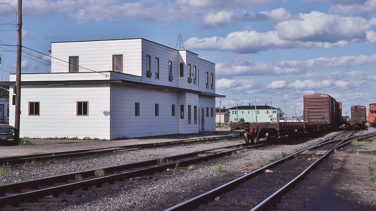 ….oh ! ... The  Rock.....


Terra Transport station at Bishop's Falls


 August 3, 1982  Kodachrome by S.Danko