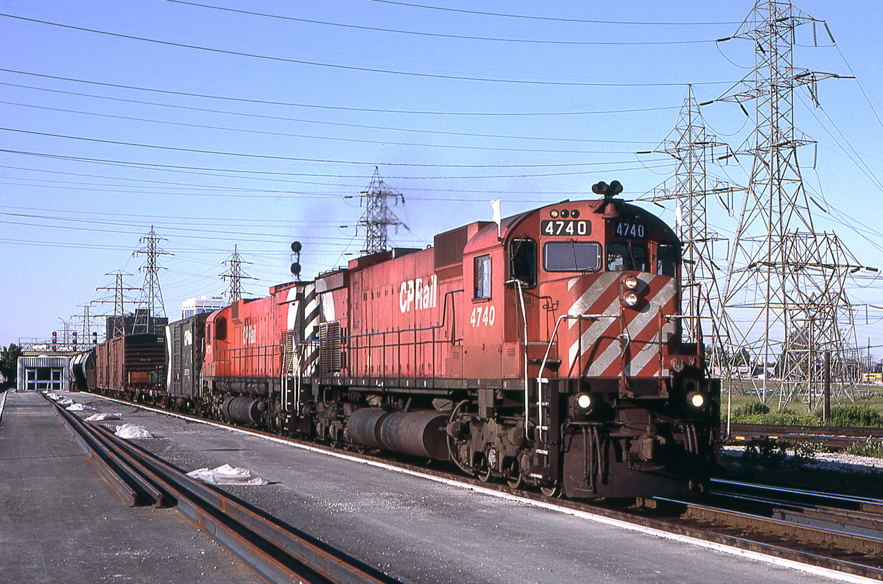 Peter Jobe photographed CP 4740 in Toronto on June 26, 1981.