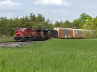 With CSX 870 trailing, 137 rumbles along towards Wolveton for work, and eventually Chicago. 