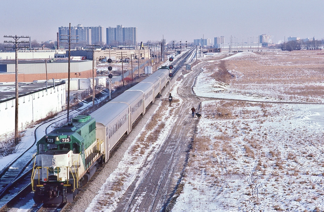 EMD on GO: Former Rock Island #380 ( ex RI #3004) a 1967 EMD built GP40-M-2,


shoves an eastbound hourly GO, with former Milwaukee #104A, a 1952 EMD built FP7A, rebuilt to GO APCU #911, leading, 


At CN Scarborough Junction, CN Uxbridge Sub mile 60.9 at left,  February 12, 1983 Kodachrome by S.Danko