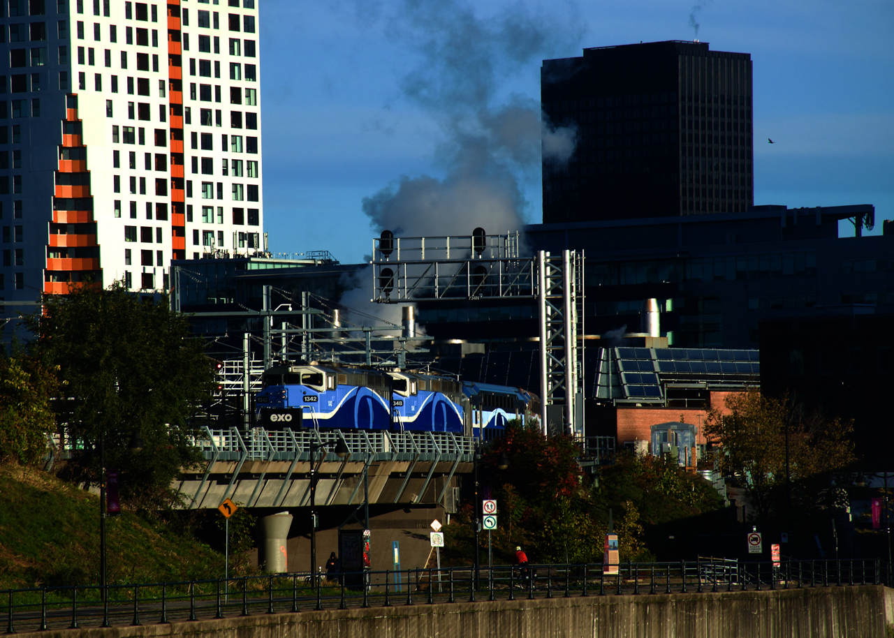 A pair of F59PH on EXO 1204 in Montreal (EXO 1342 & EXO 1348). After dropping off passengers at Central Station, it is heading back to the maintenance centre.